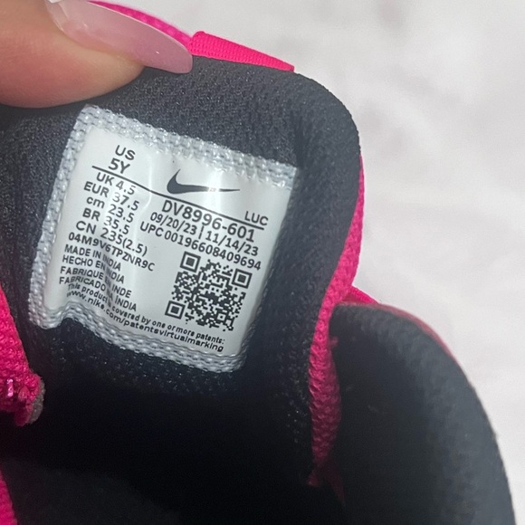 Nike Kids Fuchsia and Black Sneakers - Picture 4 of 8